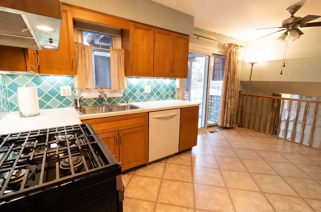 633 East 8th Avenue Naperville IL 60563