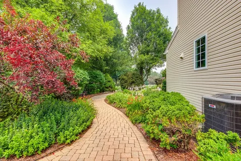 5572 Chancery Road Gurnee IL 60031