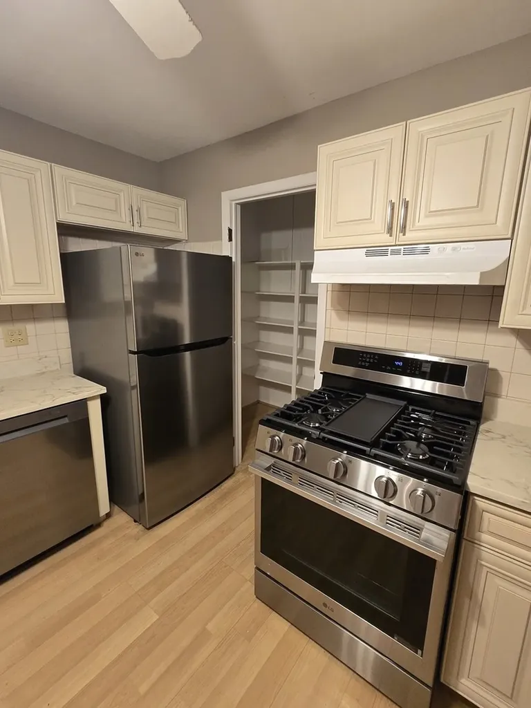 314 Silverwood Court Schaumburg IL 60193
