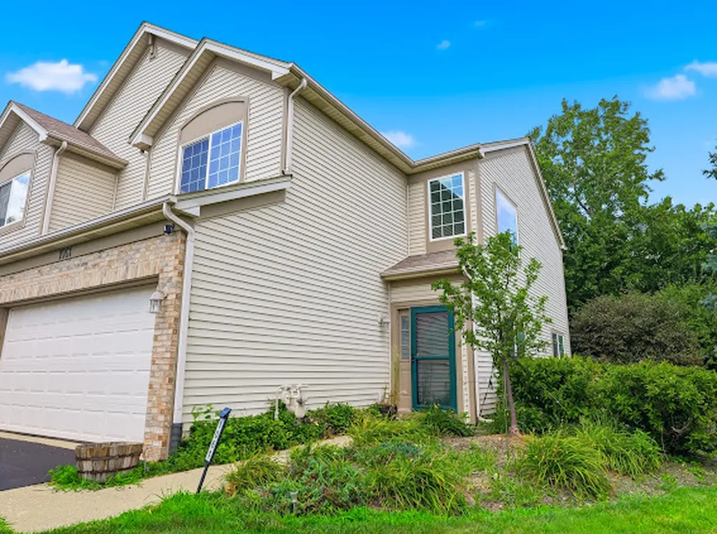 1061 Woodview Court Aurora IL 60502