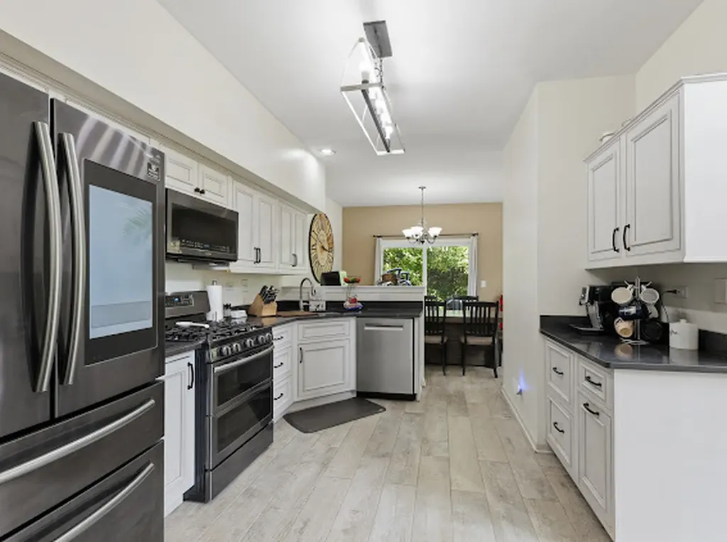 1061 Woodview Court Aurora IL 60502