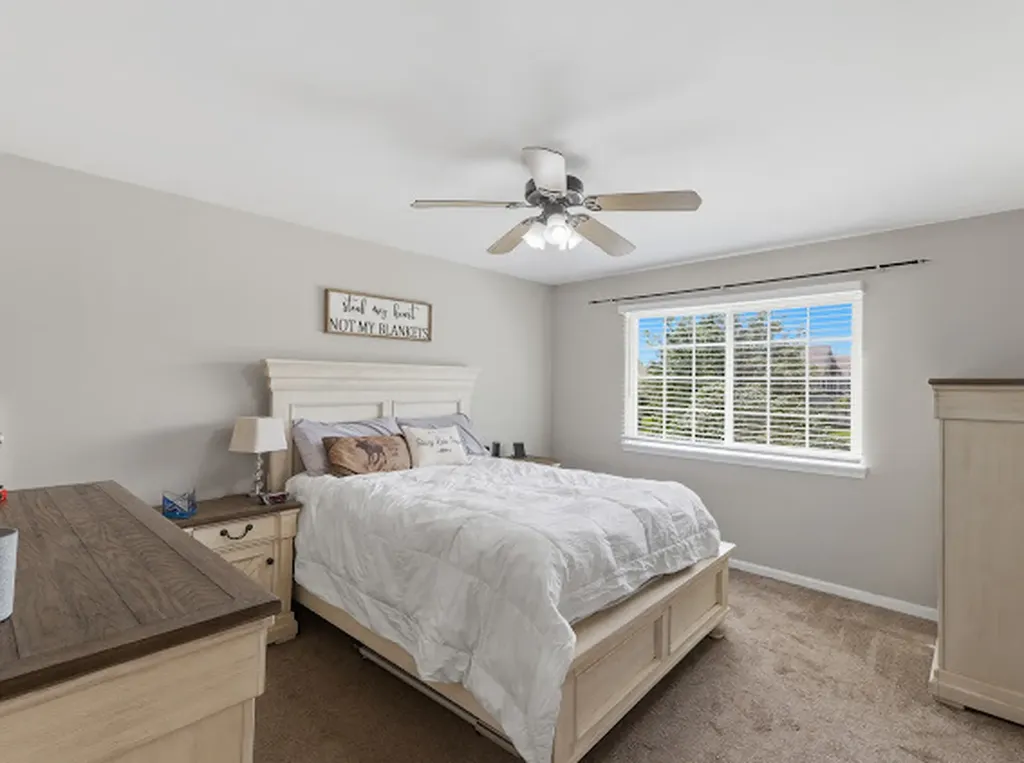 1061 Woodview Court Aurora IL 60502