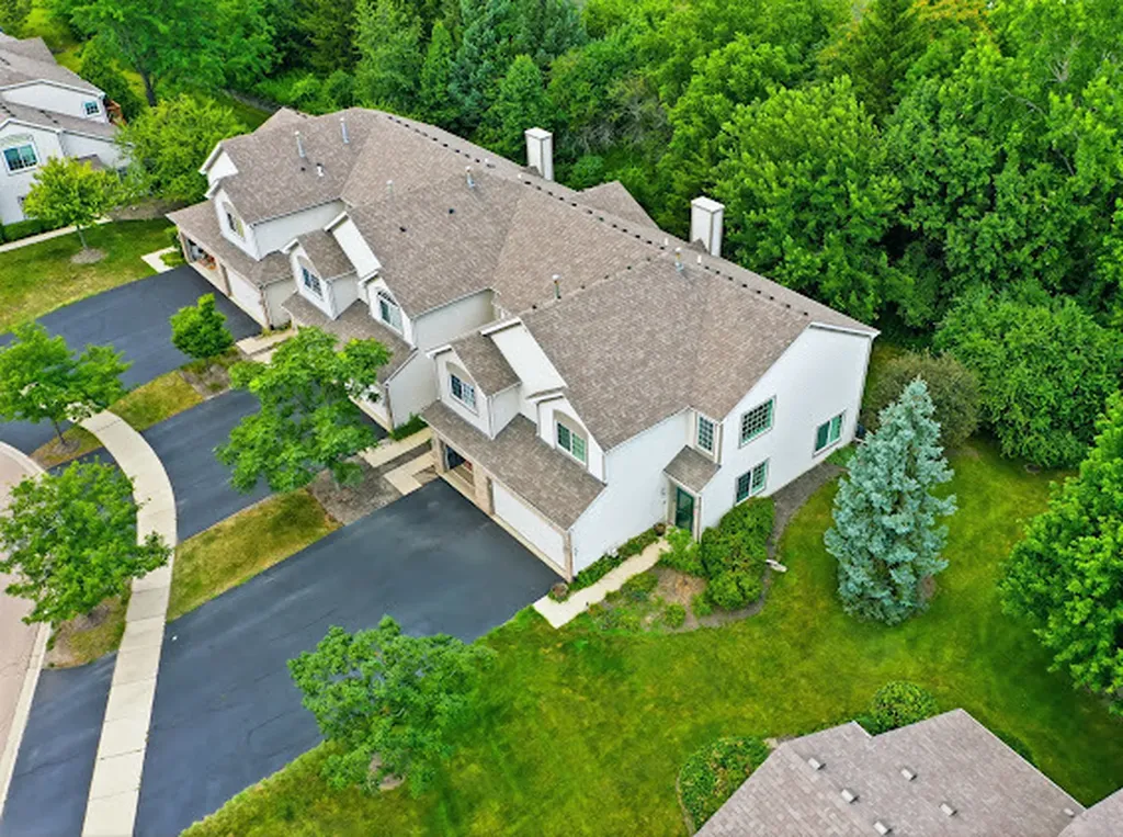 1061 Woodview Court Aurora IL 60502
