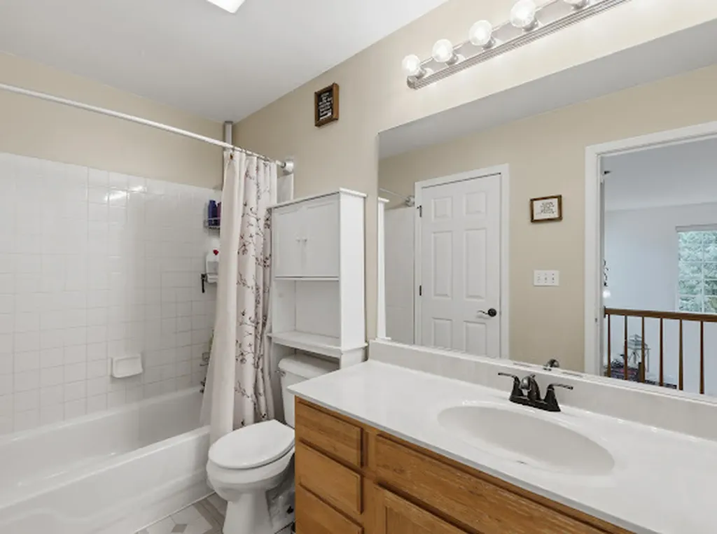 1061 Woodview Court Aurora IL 60502