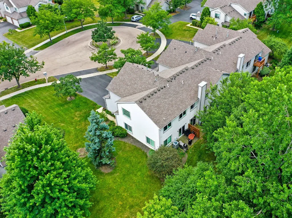 1061 Woodview Court Aurora IL 60502