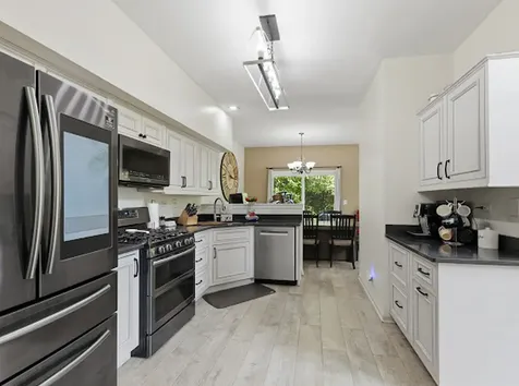 1061 Woodview Court Aurora IL 60502