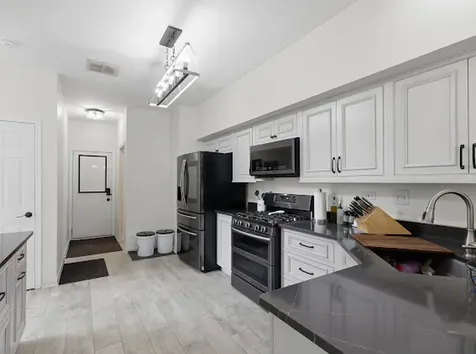 1061 Woodview Court Aurora IL 60502