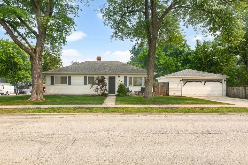 528 West Crystal Street Mundelein IL 60060