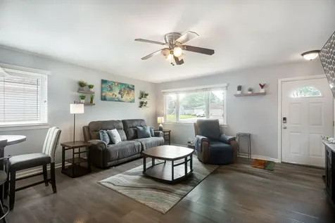 528 West Crystal Street Mundelein IL 60060