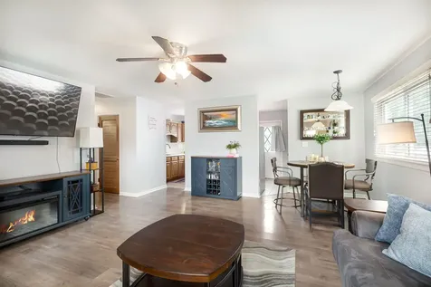 528 West Crystal Street Mundelein IL 60060
