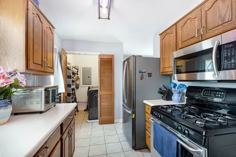528 West Crystal Street Mundelein IL 60060