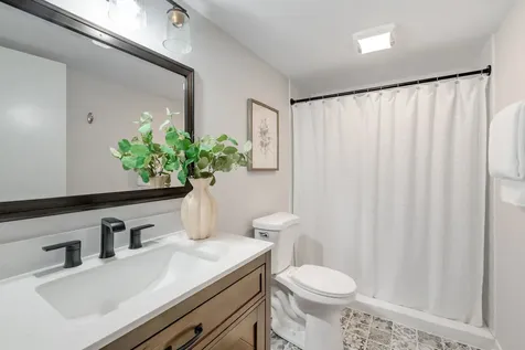 270 Lagoon Drive Northfield IL 60093
