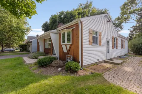 270 Lagoon Drive Northfield IL 60093