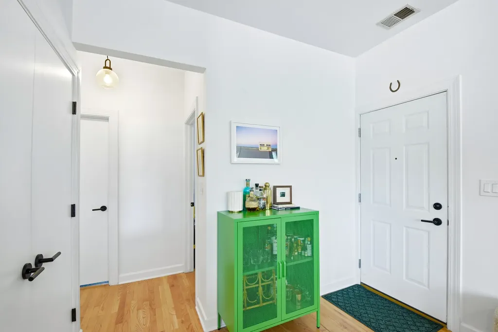 4051 North Southport Avenue Chicago IL 60613