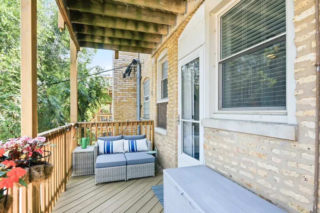 4051 North Southport Avenue Chicago IL 60613