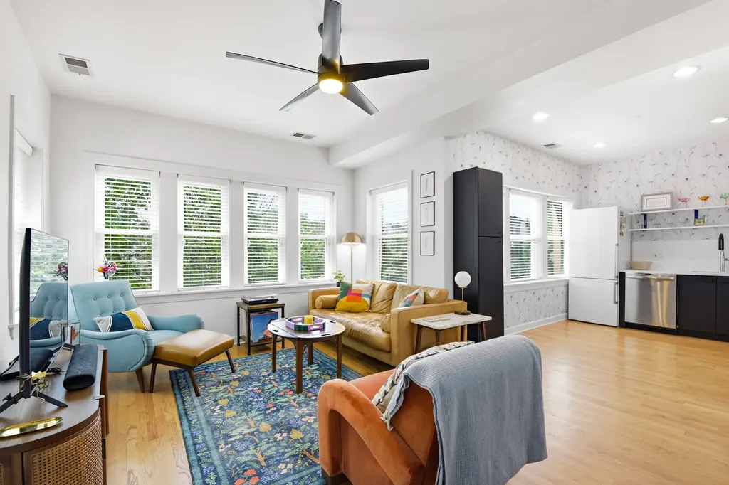 4051 North Southport Avenue Chicago IL 60613