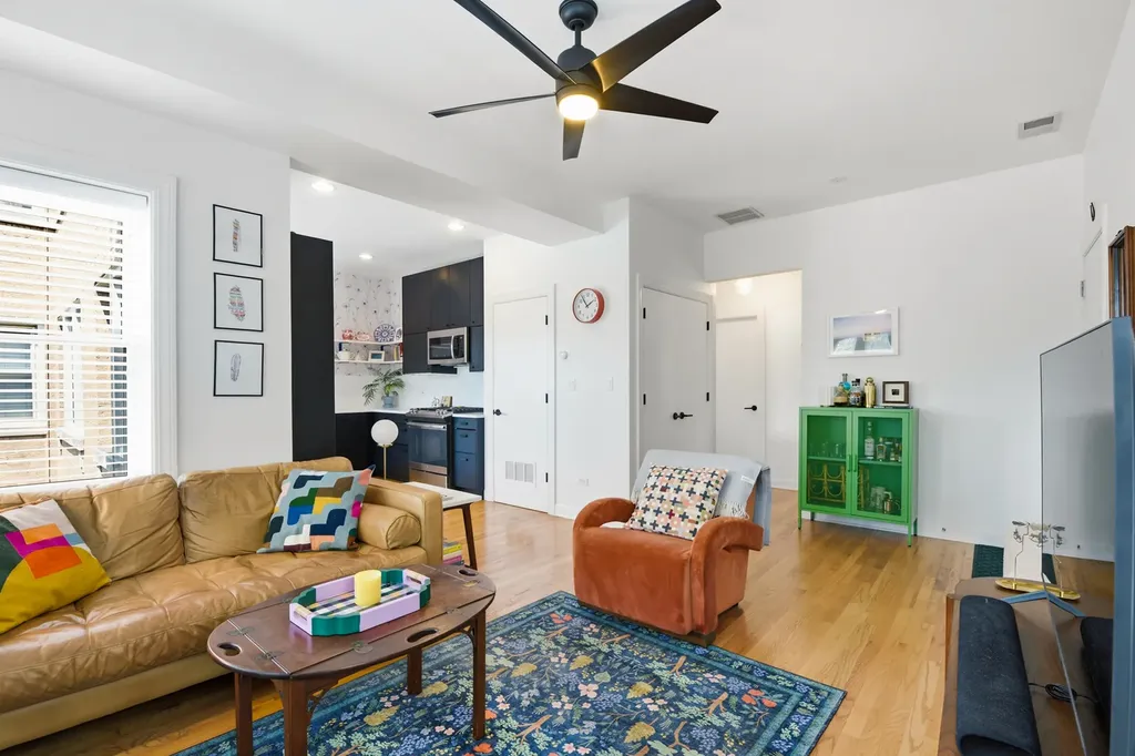 4051 North Southport Avenue Chicago IL 60613