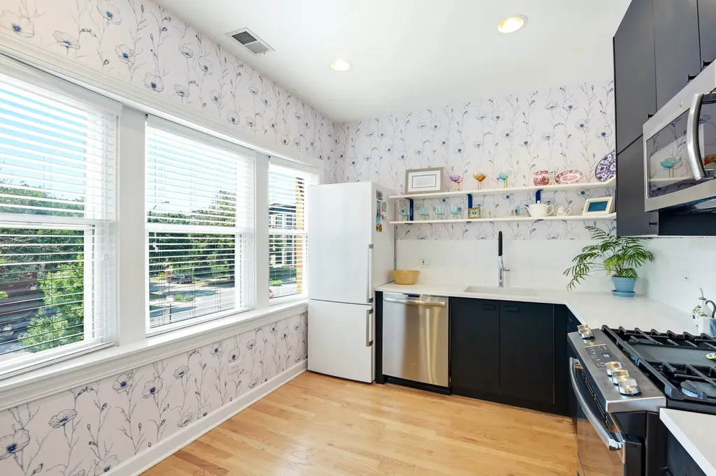 4051 North Southport Avenue Chicago IL 60613
