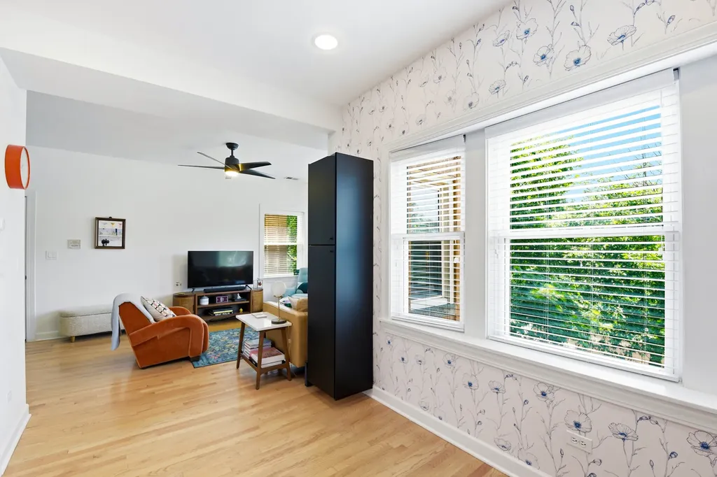 4051 North Southport Avenue Chicago IL 60613