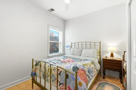 4051 North Southport Avenue Chicago IL 60613