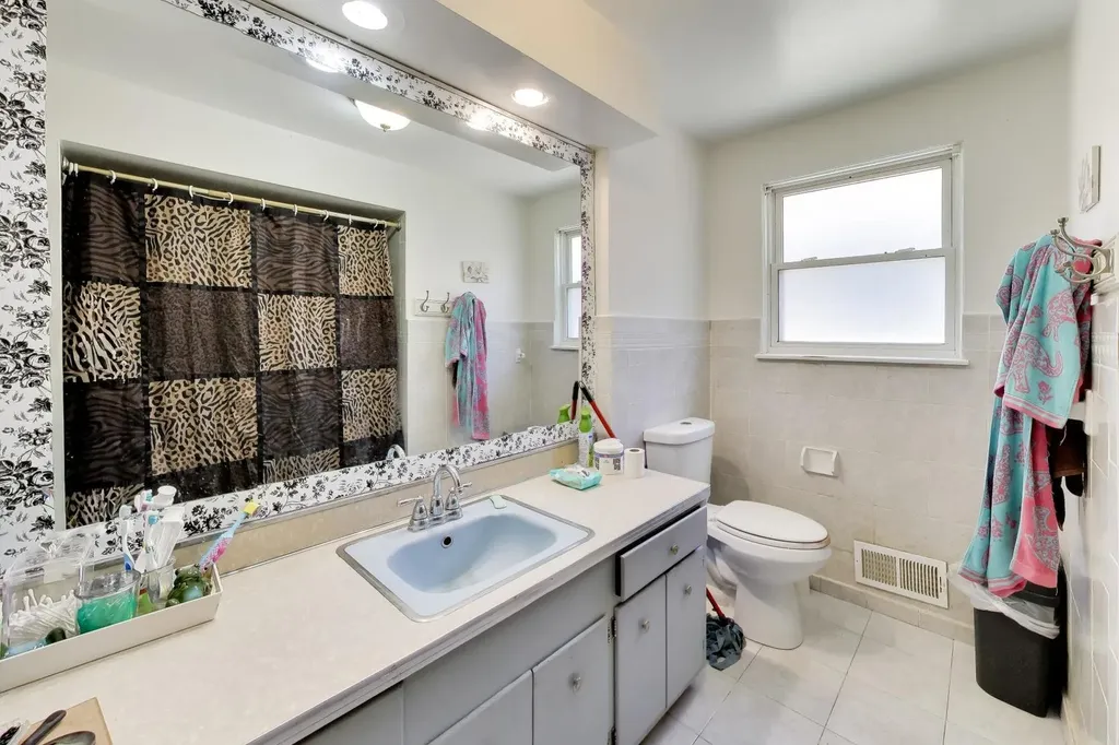 6018 North Campbell Avenue Chicago IL 60659