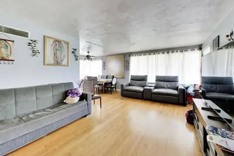 6018 North Campbell Avenue Chicago IL 60659