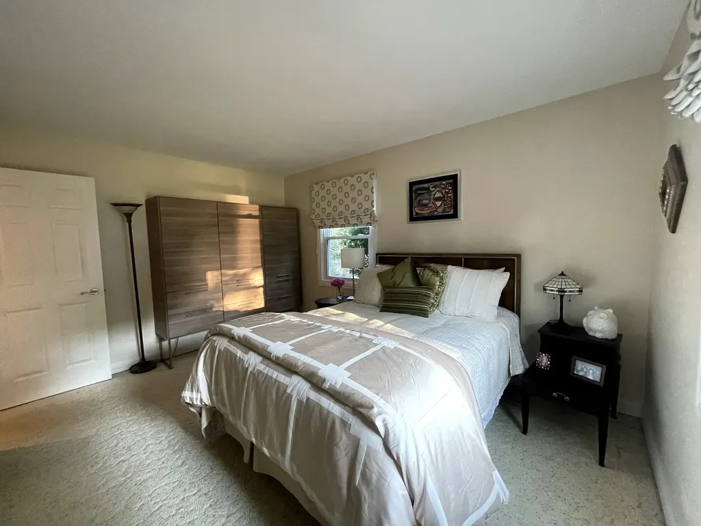 1233 Allison Lane Schaumburg IL 60194