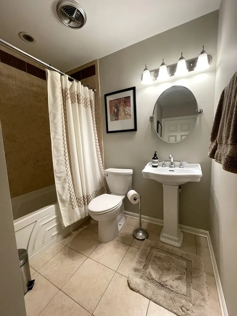 1233 Allison Lane Schaumburg IL 60194