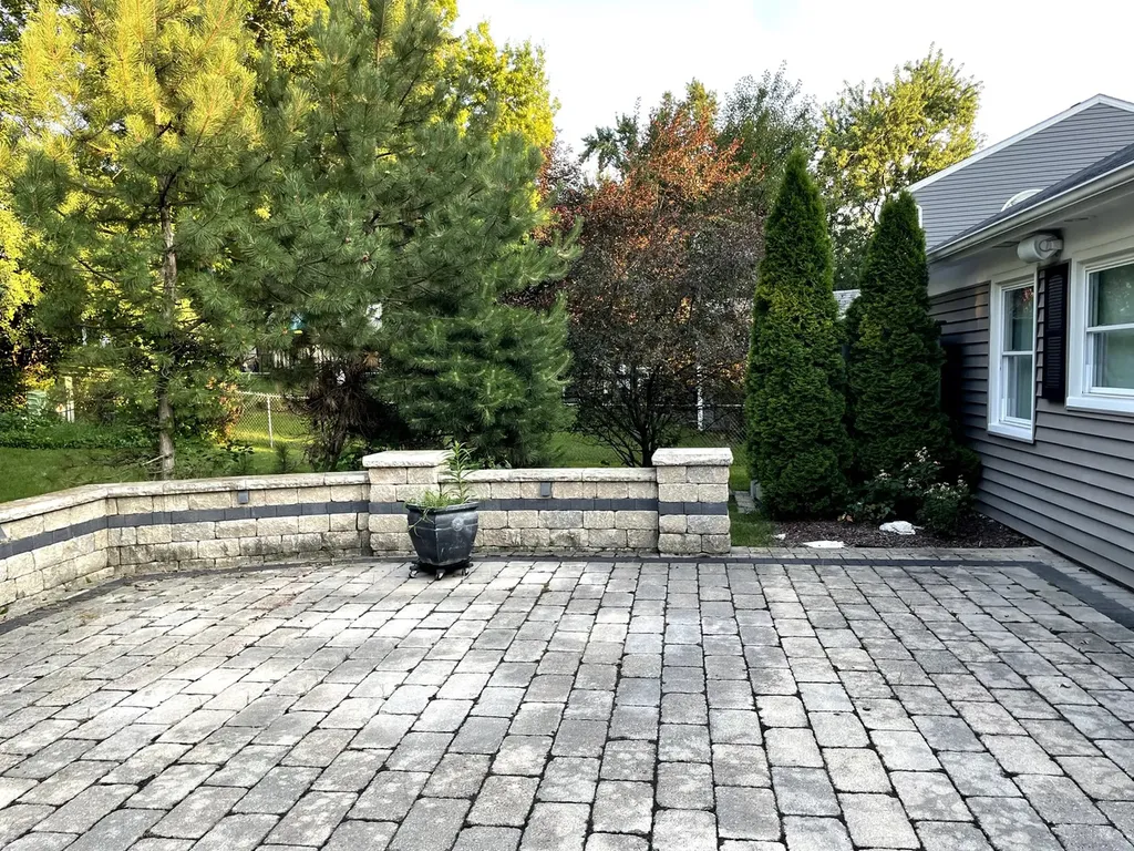 1233 Allison Lane Schaumburg IL 60194