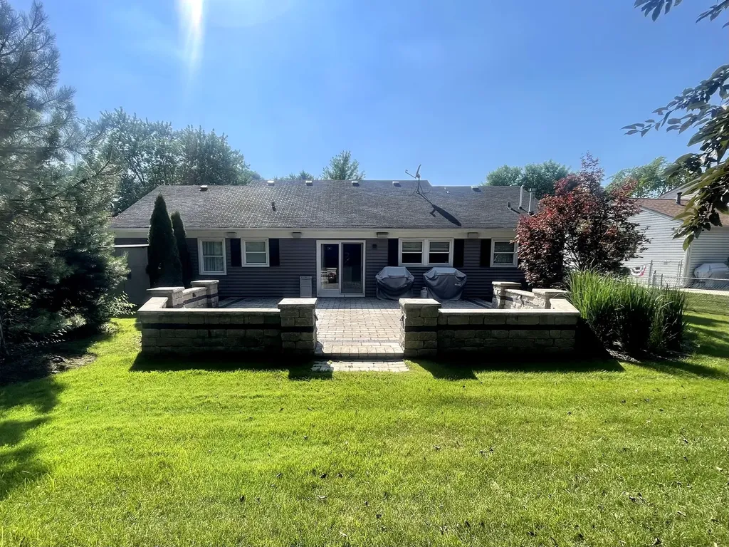 1233 Allison Lane Schaumburg IL 60194