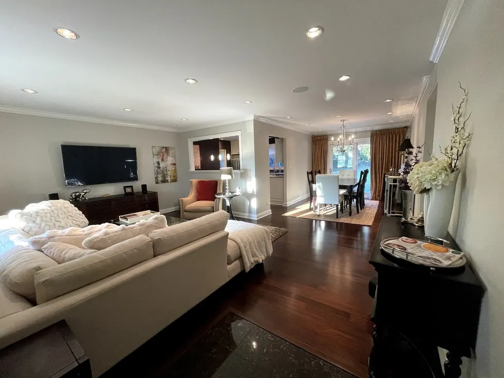 1233 Allison Lane Schaumburg IL 60194