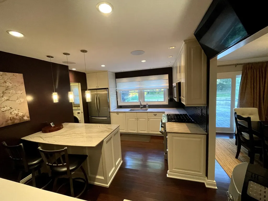 1233 Allison Lane Schaumburg IL 60194