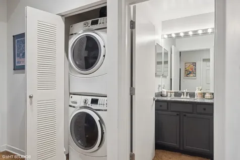 1069 West 14th Place Chicago IL 60608