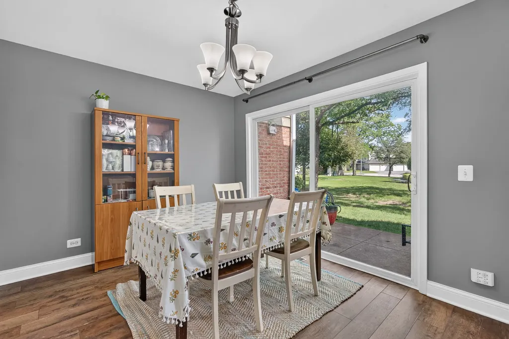 197 Rob Roy Court Schaumburg IL 60194