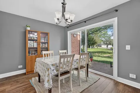 197 Rob Roy Court Schaumburg IL 60194