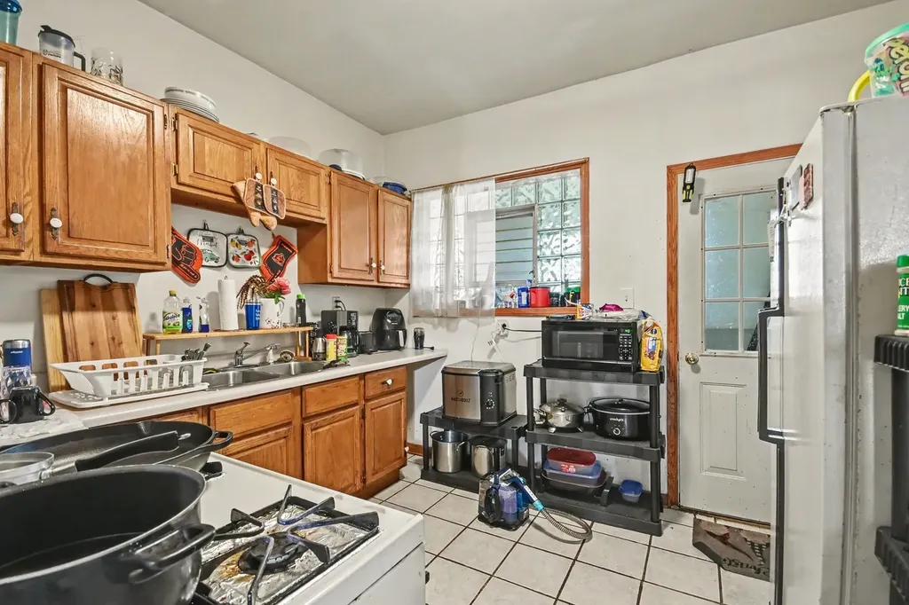 6621 South Oakley Avenue Chicago IL 60636