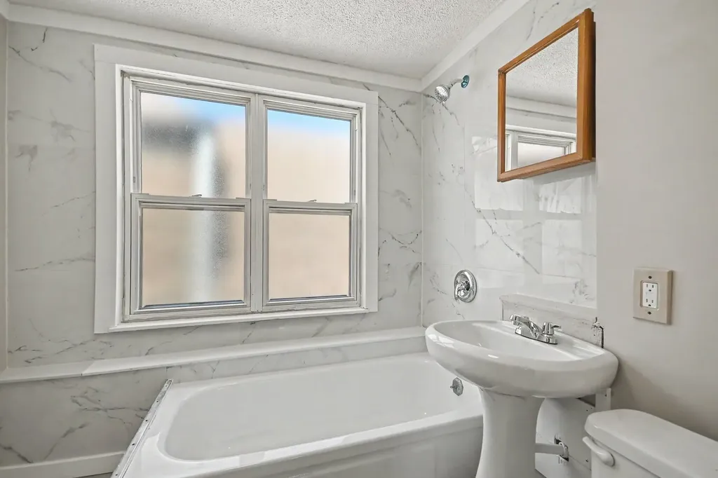 6621 South Oakley Avenue Chicago IL 60636