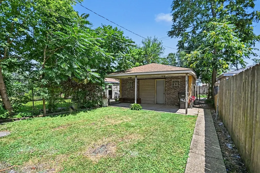 6621 South Oakley Avenue Chicago IL 60636