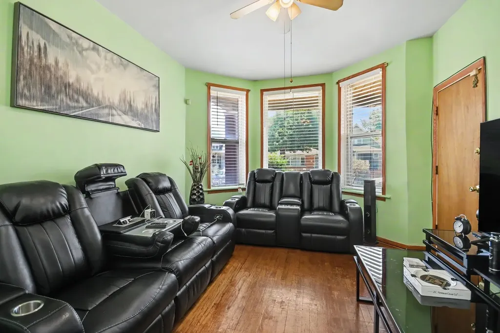 6621 South Oakley Avenue Chicago IL 60636