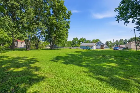 1005 1/2 Little Lundy Street Streator IL 61364