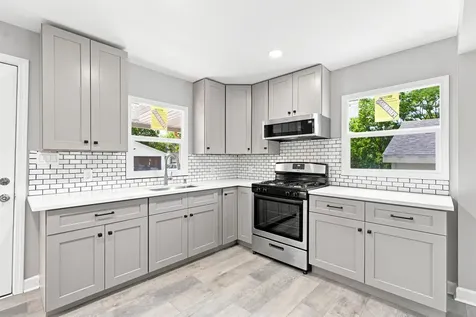 1005 1/2 Little Lundy Street Streator IL 61364