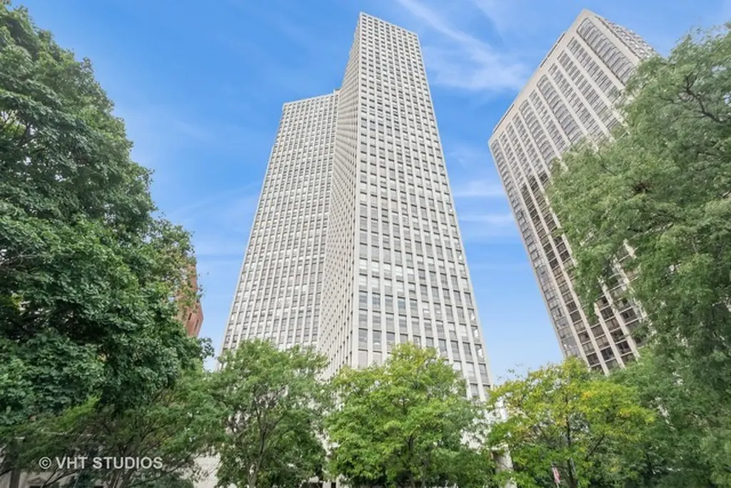 2626 North Lakeview Avenue Chicago IL 60614