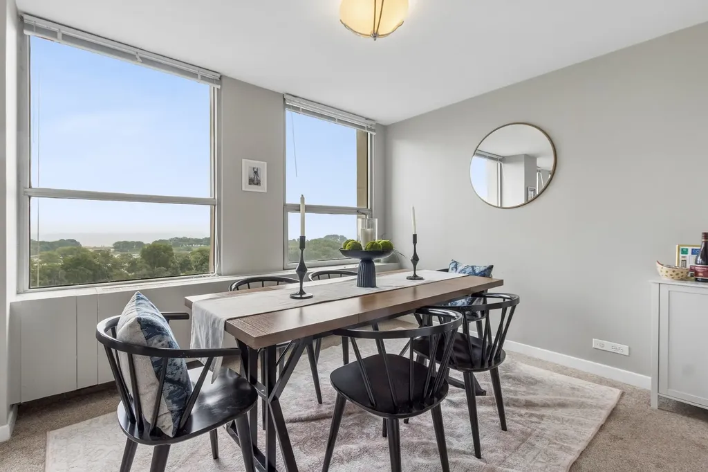 2626 North Lakeview Avenue Chicago IL 60614