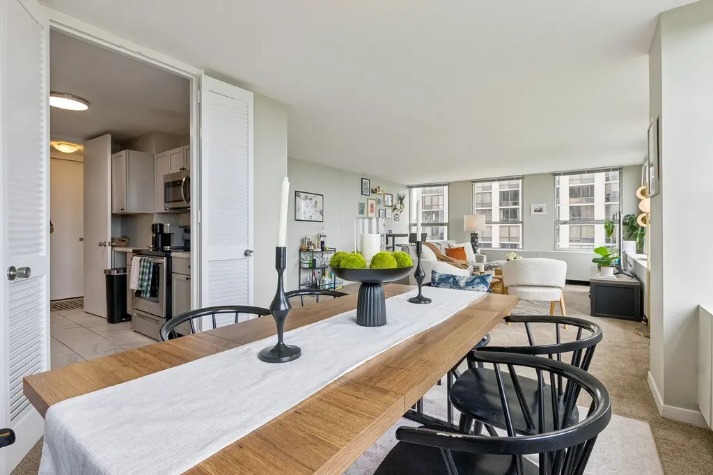 2626 North Lakeview Avenue Chicago IL 60614