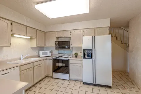 704 Picardy Circle Northbrook IL 60062