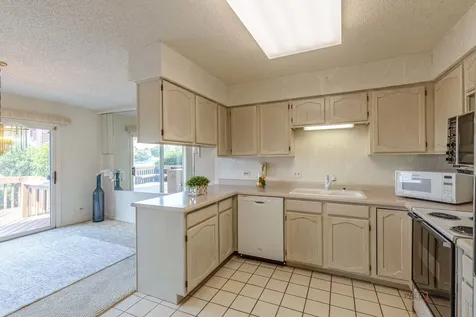 704 Picardy Circle Northbrook IL 60062