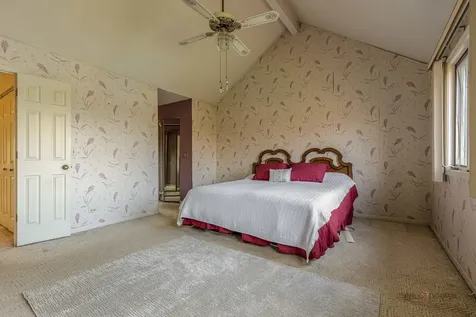 704 Picardy Circle Northbrook IL 60062