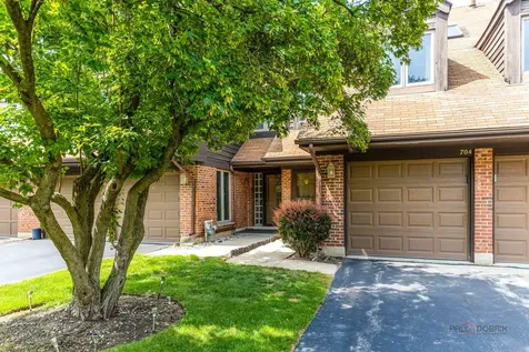 704 Picardy Circle Northbrook IL 60062