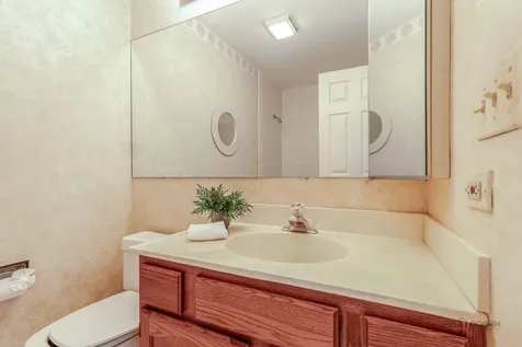704 Picardy Circle Northbrook IL 60062