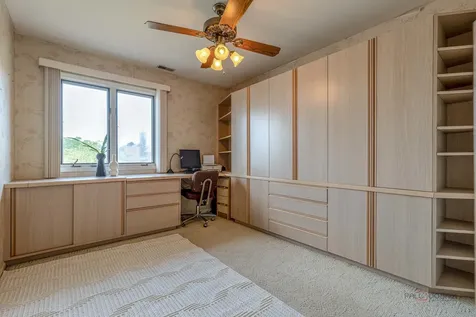 704 Picardy Circle Northbrook IL 60062